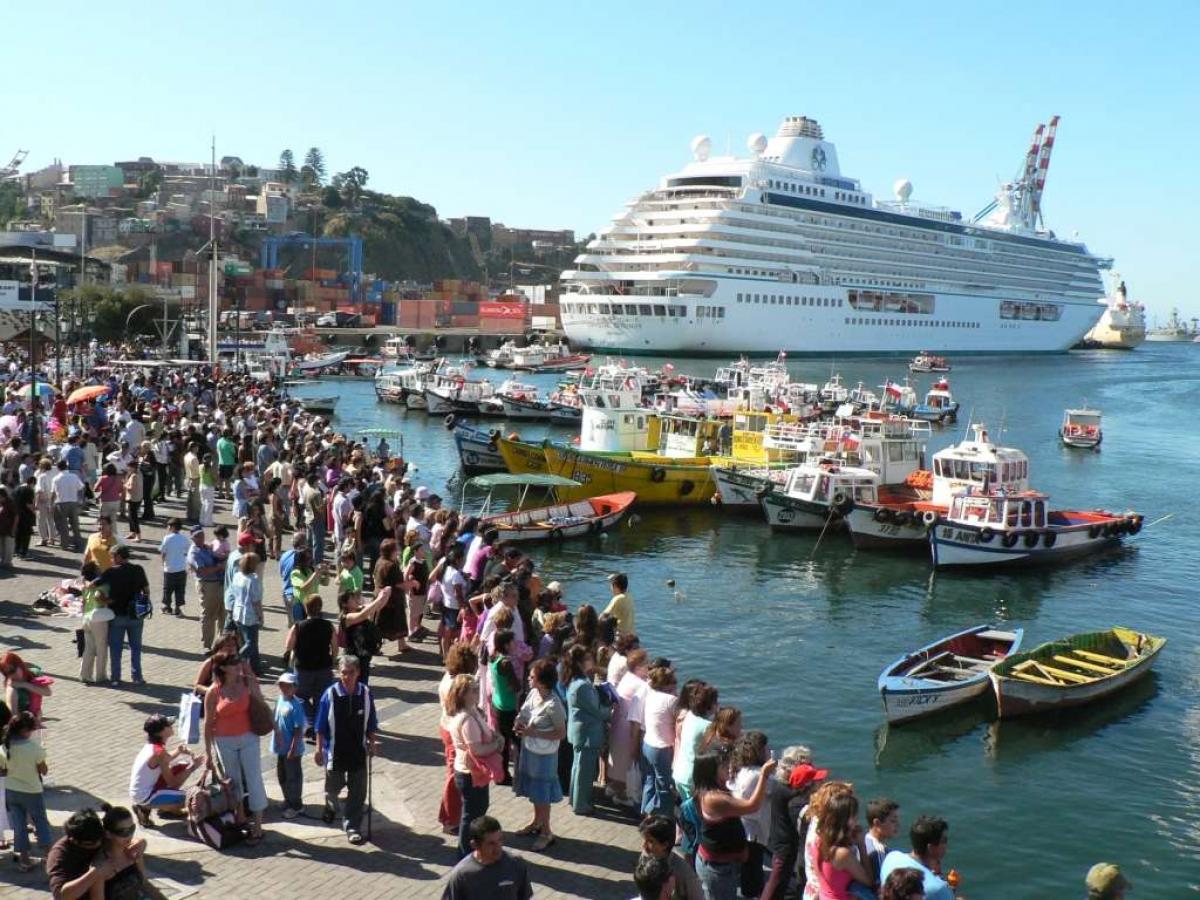 Especiais Cruzeiros Valparaiso. Chegando à cidade de Santiago a partir de desde 255,00 $ (US Dollar)