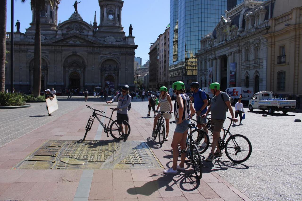 Tour Privado de Bicicleta pelo Melhor da Capital do Chile